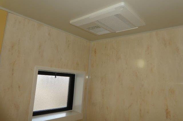 フォンティーヌCの浴室|浴室乾燥機・窓