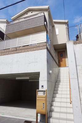 【外観】 | 西舞子8丁目Ｂ号棟売戸建住宅 | 電動シャッター付掘り込み車庫2台分付