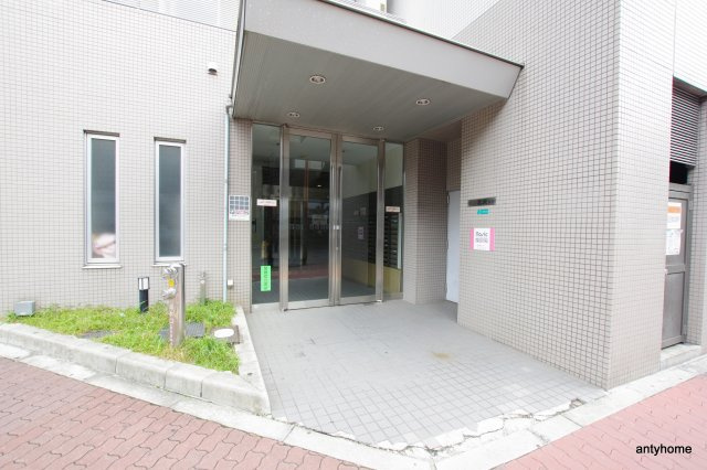 キャッスル北沢新大阪　仲介手数料無料のエントランス