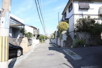 【前面道路含む現地写真】