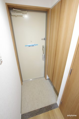 Y&Rino Residence　仲介手数料無料の玄関