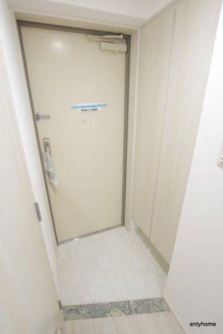Y&Rino Residence　仲介手数料無料の玄関