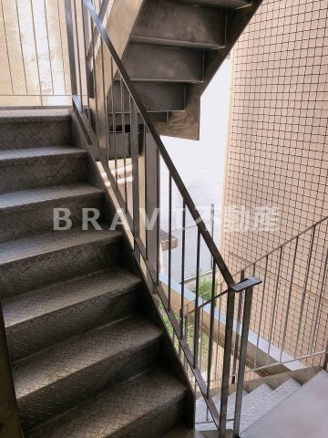 b.UEMACHIDAI（ビー上町台）　BRAVI不動産のその他共用部分|【b.UEMACHIDAI（ビー上町台）】階段