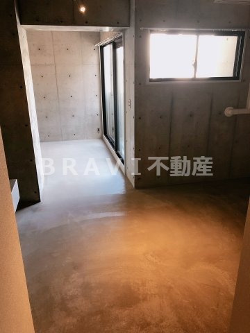 b.UEMACHIDAI（ビー上町台）　BRAVI不動産の居間・リビング|【b.UEMACHIDAI（ビー上町台）】こちらのリビングで趣味の時間をお楽しみください