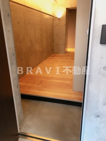 b.UEMACHIDAI（ビー上町台）　BRAVI不動産の玄関|【b.UEMACHIDAI（ビー上町台）】収納もある玄関です