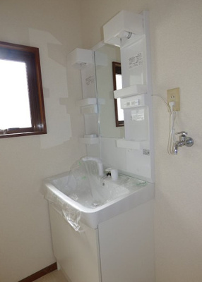 【洗面所】 | コーポ・エンドレス | 明るい洗面所です