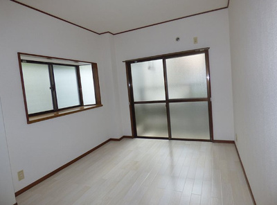 【洋室】 | コーポ・エンドレス | 使い勝手のいい洋室です