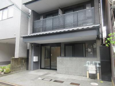 フェアリーベル二条城のエントランス
