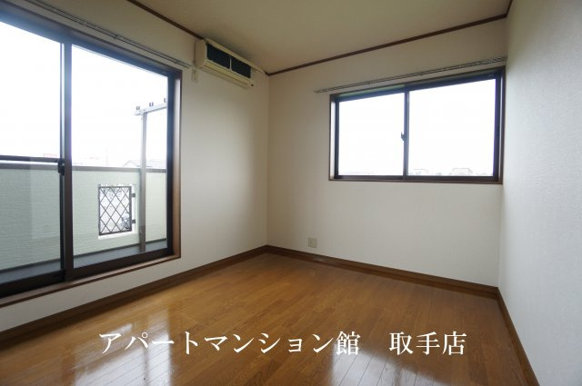 チェリーハイツの洋室