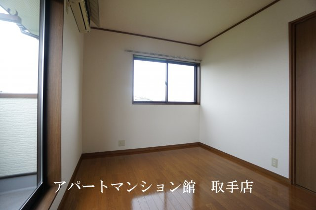 チェリーハイツの洋室