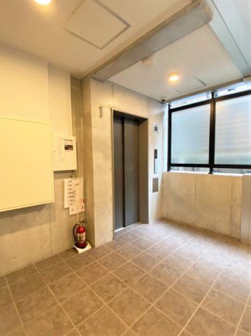 「防音マンション」Az Music 新宿御苑のロビー|清潔なロビーです