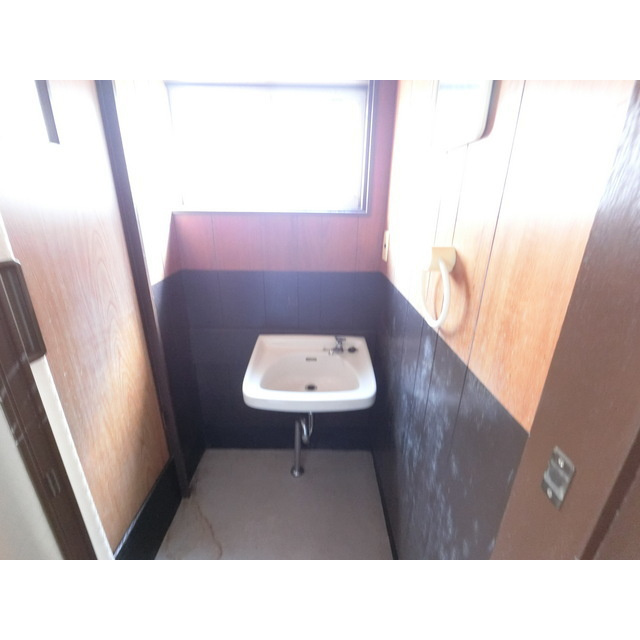 岐阜市加納梅田町の店舗事務所の洗面所