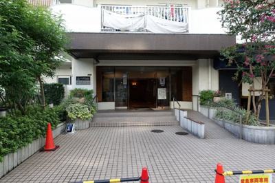 【エントランス】 | コープ野村梅田Ａ棟 | 周辺にはスーパーや飲食店が多数ありとても便利！