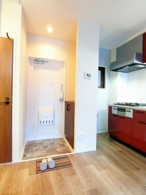 【玄関】 | ヴィラパークヒルⅠ | シューズボックス付きで玄関すっきり片付きます！上に写真やかわいい小物を置けるので、玄関を華やかに飾れます♪