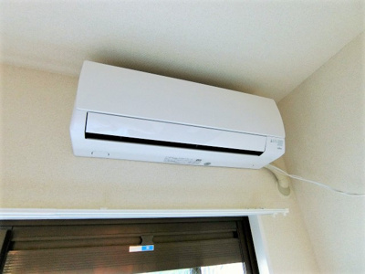 【設備】 | ヴィラパークヒルⅠ | 暑い夏や寒い冬に大活躍！リビングダイニングキッチンにあるエアコンです☆冷暖房完備で1年中快適に過ごせます♪
