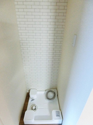 【設備】 | ヴィラパークヒルⅠ | リビングダイニングキッチンにある室内洗濯機置き場です♪防水パンが付いているので万が一の漏水にも安心です！