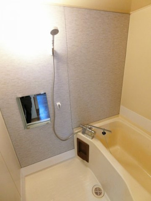 【浴室】 | ヴィラパークヒルⅠ | 清潔感のある浴室です♪ゆったりお風呂に浸かって一日の疲れもすっきりリフレッシュできますね☆