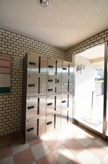 【その他共用部分】 | 不在時にもお荷物が受け取れる宅配ボックスです。