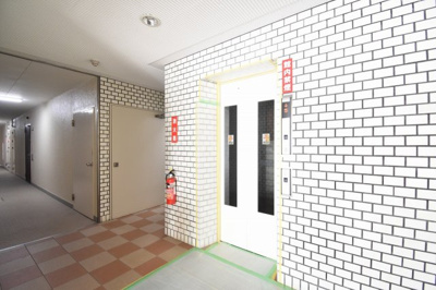 【その他共用部分】 | 秀和池上レジデンス | お買い物時やベビーカーの出し入れに便利なエレベーター付