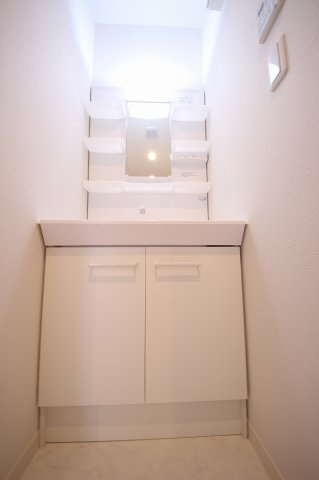 ラヴィーヌ芝の内Ａの独立洗面台|朝の身支度には欠かせない独立洗面化粧台