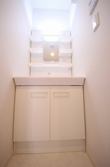 【独立洗面台】 | ラヴィーヌ芝の内Ａ | 朝の身支度には欠かせない独立洗面化粧台