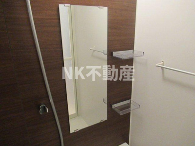 【浴室】 | グランドゥーエ永和駅前（河内永和賃貸） | お風呂に鏡があります