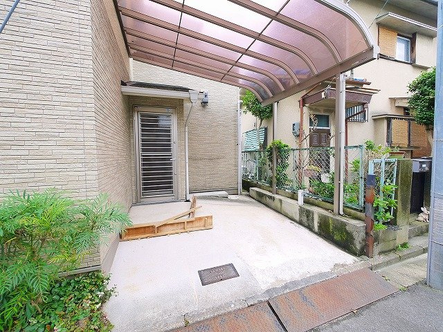 HOOPZレジデンス南紀寺の駐車場|駐車場があるので、車を買う予定の方も安心です