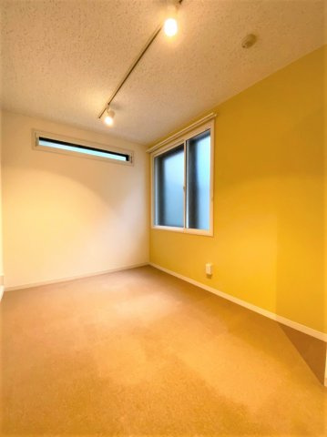 「防音マンション」SOLASIAresidence上板橋の居間・リビング|居室は防音床、防音壁、防音天井となっており、コンクリートの厚みは１８０㎜と、まさに楽器を演奏するためにつくられた24時間楽器演奏可能の防音室です。