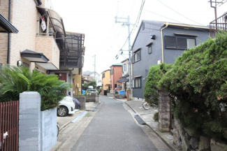 【前面道路含む現地写真】