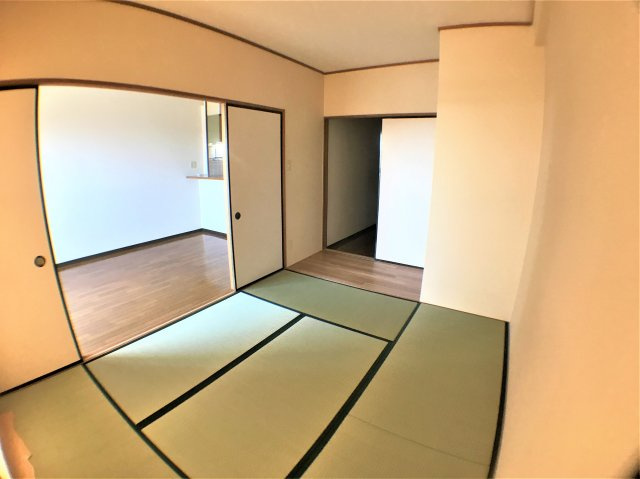 サプリーム新舞子の和室
