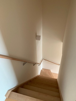 【玄関】 | ANEXO岸ノ上 | お部屋は二階にあります。