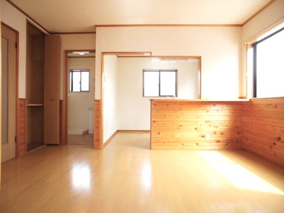 【居間・リビング】 | ファーストハイツⅡ北棟 | お部屋がスッキリ！充実収納付きです♪