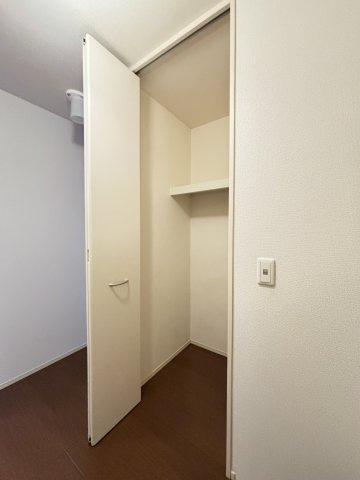 エクシードの居間・リビング|イメージ202号室の写真