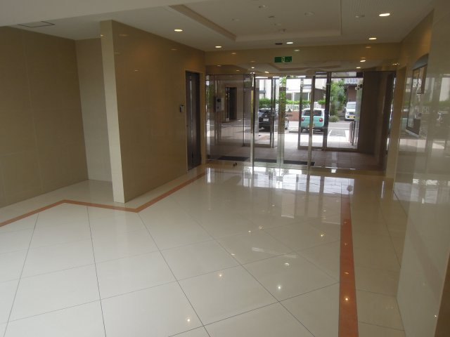 フレリア志比口のエントランス|清掃が行き届いた、綺麗なマンションエントランス部分