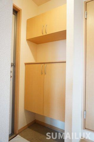 合志市須屋のアパートの玄関
