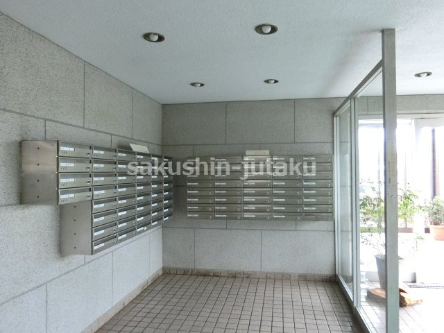 花見川ロイヤルマンション　７階部分　東南角住戸のエントランス|集合ポスト