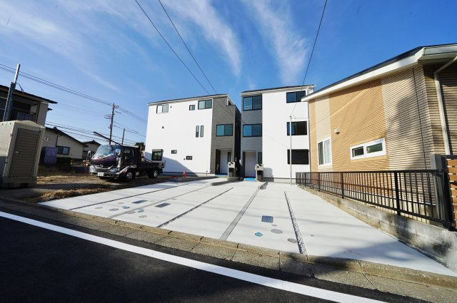 周辺には大小様々な公園が点在し、穏やかな住環境！ＬＤＫ１８．３帖の４ＬＤＫ♪保土ヶ谷区仏向西　全７棟新築戸建ての外観|相鉄線「上星川」駅より徒歩約16分の立地です。