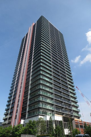 なんばグランドマスターズタワーの外観