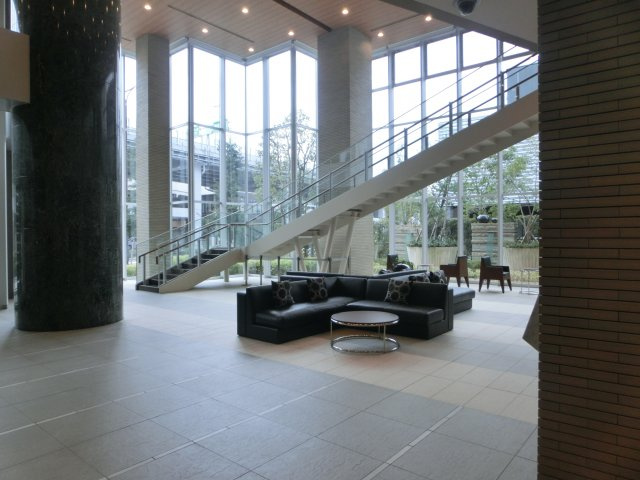 なんばグランドマスターズタワーのロビー