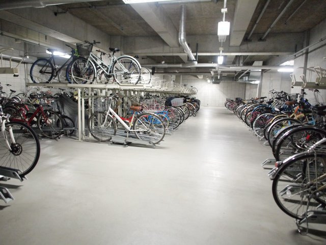 なんばグランドマスターズタワーの駐車場