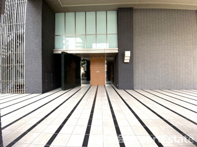 【エントランス】 | ドゥーシェ南堀江 | ゆとりのあるエントランスです