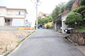 【前面道路含む現地写真】