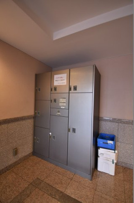 【その他共用部分】 | グランテム上大岡 | 不在時にもお荷物が受け取れる宅配ボックスです。