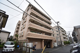 【外観】 | 横浜市営地下鉄ブルーライン「弘明寺」駅徒歩8分、京急本線「上大岡」駅徒歩13分。
通勤時間の短縮でご家族と過ごす時間を増やす事が出来ます。