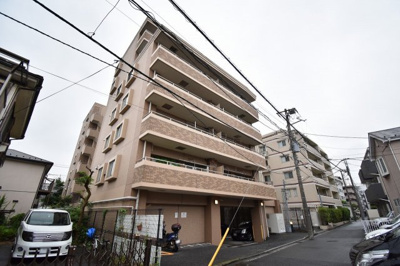 【外観】 | グランテム上大岡 | 横浜市営地下鉄ブルーライン「弘明寺」駅徒歩8分、京急本線「上大岡」駅徒歩13分。
通勤時間の短縮でご家族と過ごす時間を増やす事が出来ます。