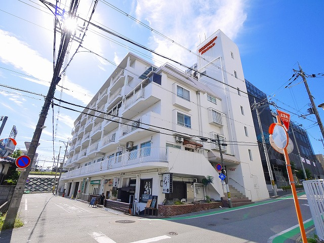 セブンスターマンション学園前の外観