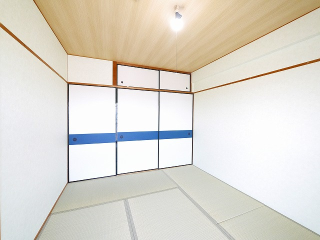 セブンスターマンション学園前の和室