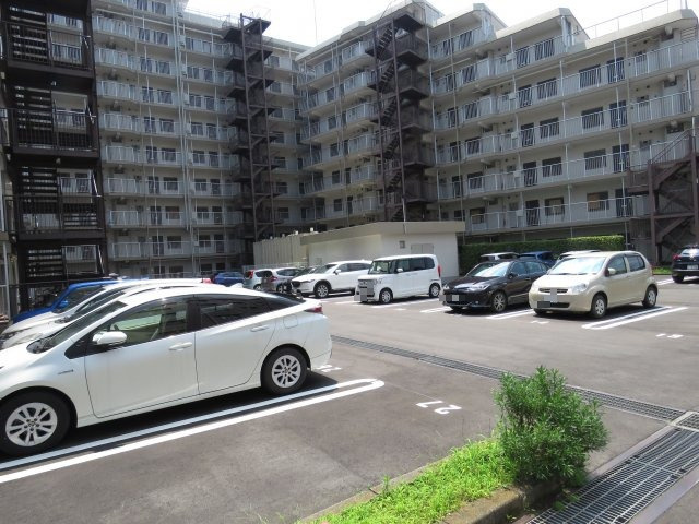 メイツ川越の駐車場