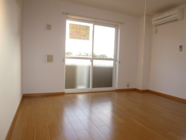 メロウ　グローブＥの居間・リビング|洋室