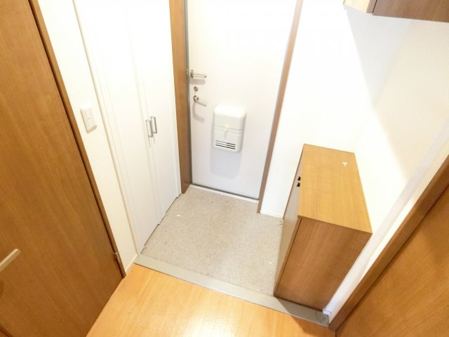 バイブリーコートＤ棟の玄関